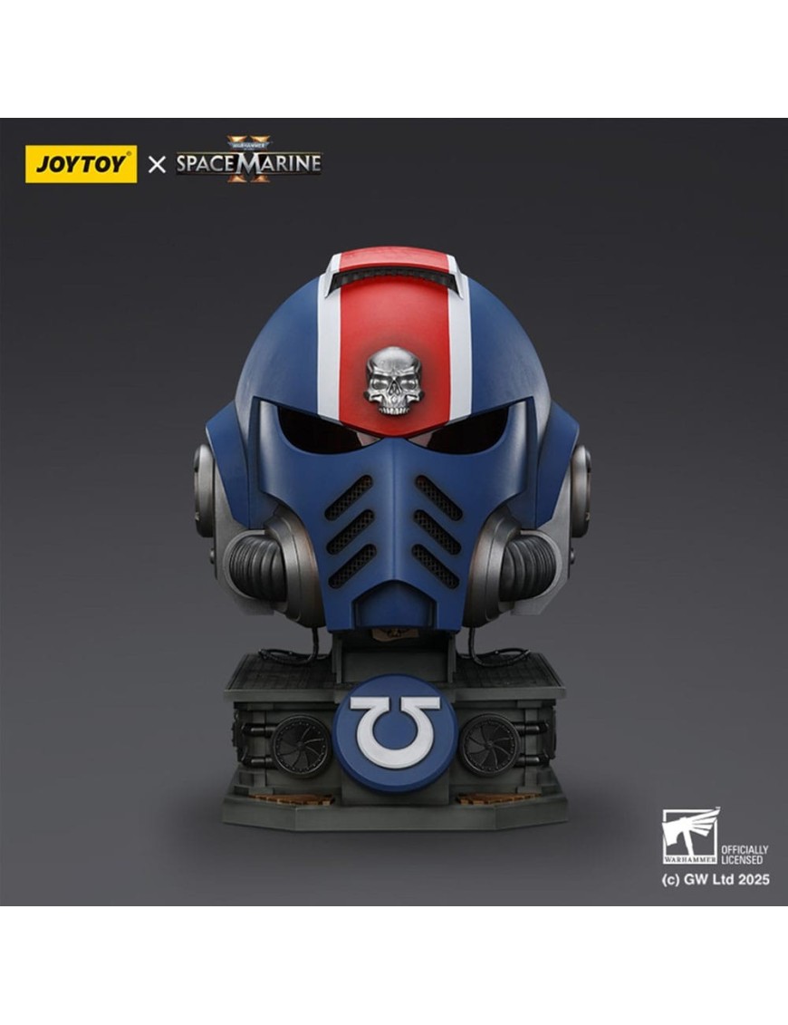 Joy Toy Warhammer 40,000 Space Marine 2 Ultramarines Lieutenant Titus Helmet Replica with Display Stand Joy Toy Warhammer 40,000 Space Marine 2 Ultramarines Lieutenant Titus Helmet Replica with Display Stand