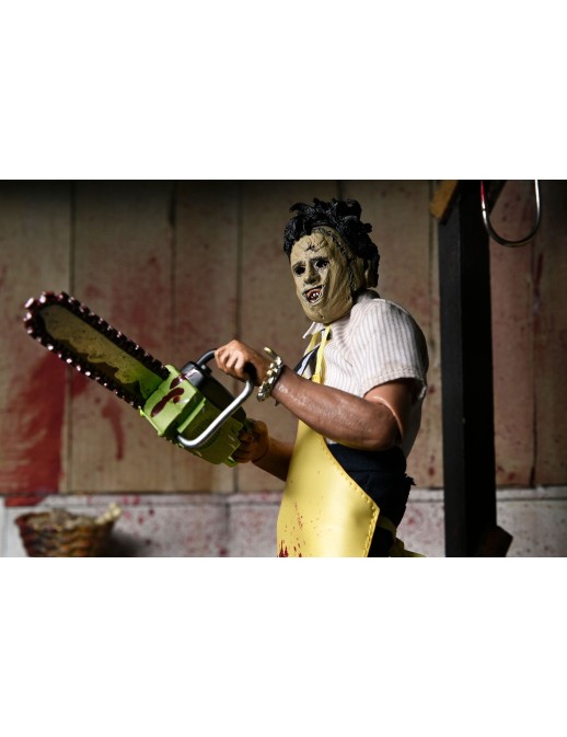 Neca Texas Chainsaw Massacre Leatherface Clothed