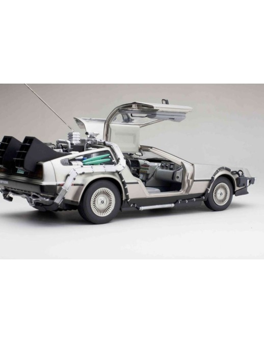 Sunstar Back to the Future Delorean 1/18 Die-Cast Scale Model
