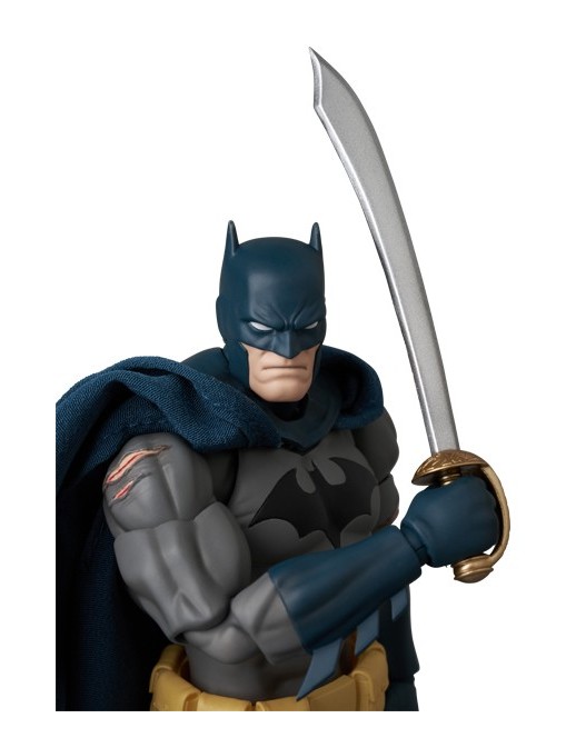 Medicom Toy MAFEX Batman Hush Batman Battle Damaged Version