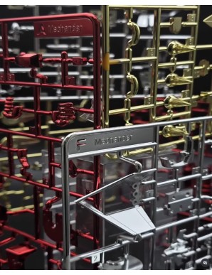 Academy Hobby Model Kits Mechander Robo Metallic Chrome Version