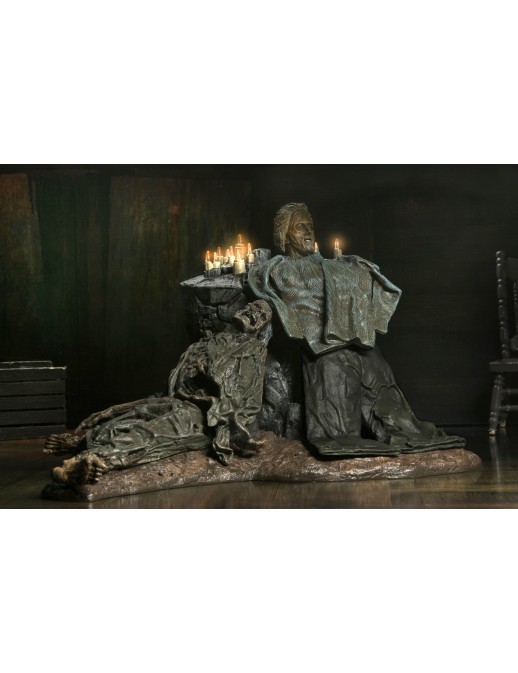 Neca Friday 13th The Game Pamela Shrine Diorama