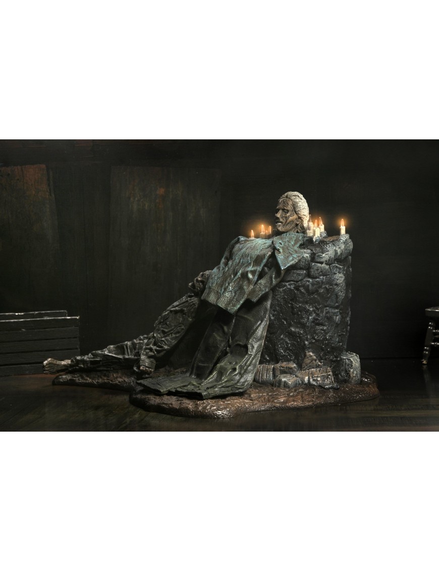 Neca Friday 13th The Game Pamela Shrine Diorama