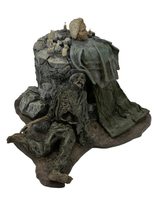 Neca Friday 13th The Game Pamela Shrine Diorama