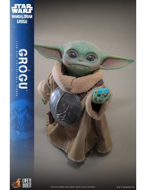 Hot Toys Movie Masterpiece Star Wars The Mandalorian and Grogu Grogu 1/1 Scale Collectible Figure