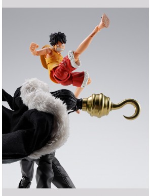Bandai S.H. Figuarts One Piece Sir Crocodile Marineford Summit Battle
