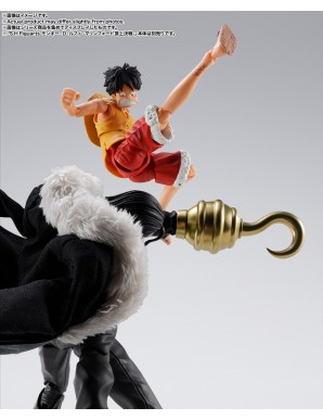 Bandai S.H. Figuarts One Piece Sir Crocodile Marineford Summit Battle