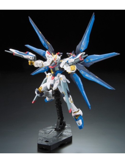 Bandai Real Grade RG 1/144 Mobile Suit Gundam ZGMF-X20A Strike Freedom Gundam