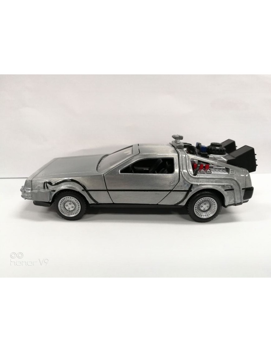Jada Toys Diecast Model 1/32 Scale Back To The Future DMC Delorean Time Machine