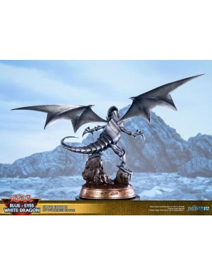 First 4 Figures Yu-Gi-Oh! Blue-Eyes White Dragon Silver Edition