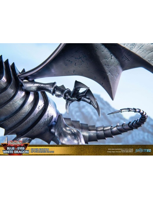 First 4 Figures Yu-Gi-Oh! Blue-Eyes White Dragon Silver Edition