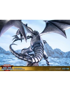 First 4 Figures Yu-Gi-Oh! Blue-Eyes White Dragon Silver Edition