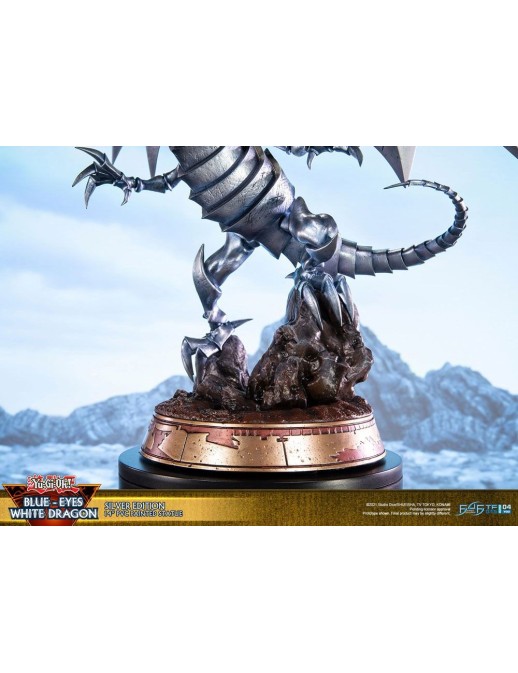 First 4 Figures Yu-Gi-Oh! Blue-Eyes White Dragon Silver Edition